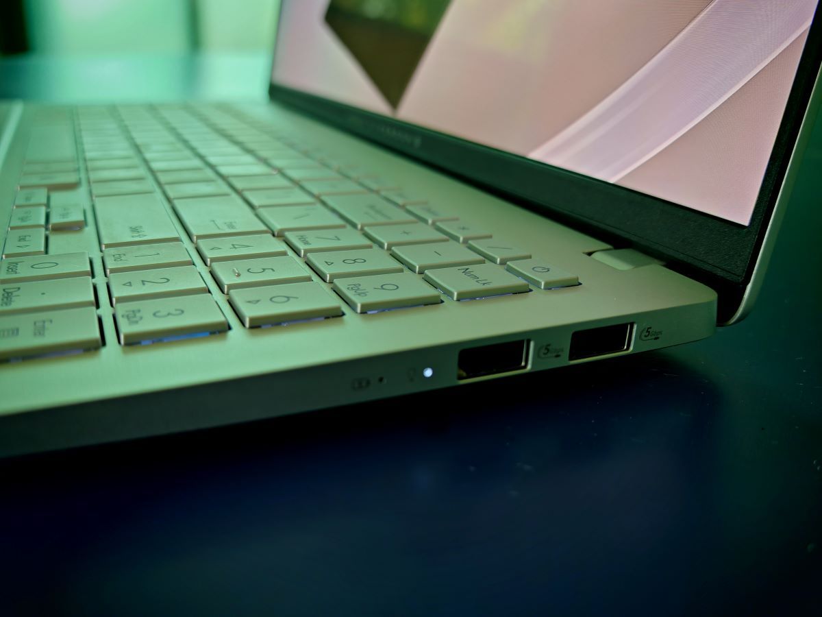 REVIEW: Asus delivers a power-efficient x86 laptop with the